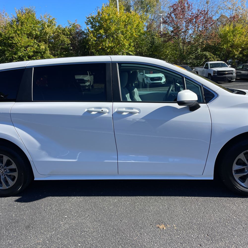 2025 Toyota Sienna LE 8-Passenger