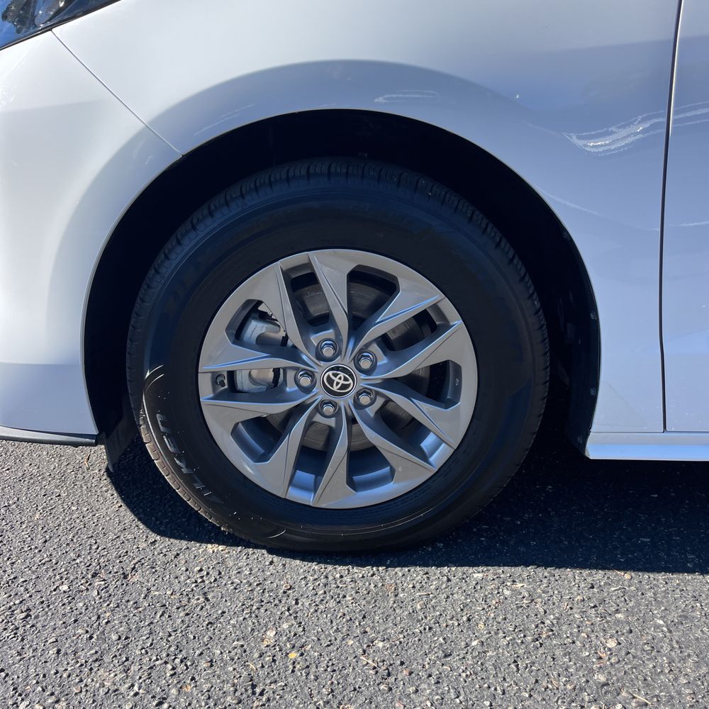 2025 Toyota Sienna LE 8-Passenger