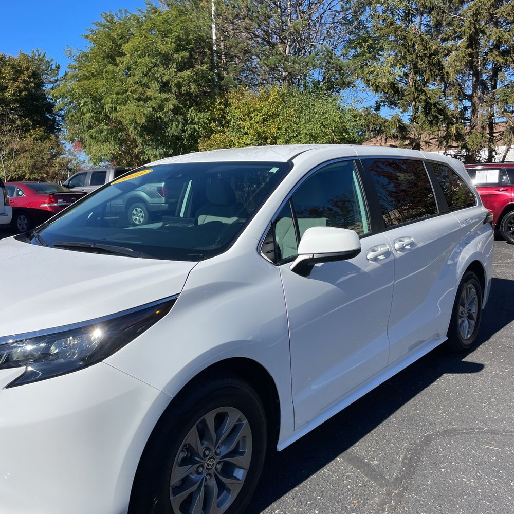 2025 Toyota Sienna LE 8-Passenger