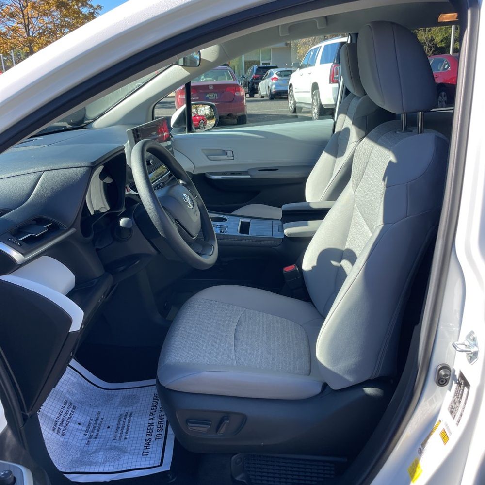 2025 Toyota Sienna LE 8-Passenger