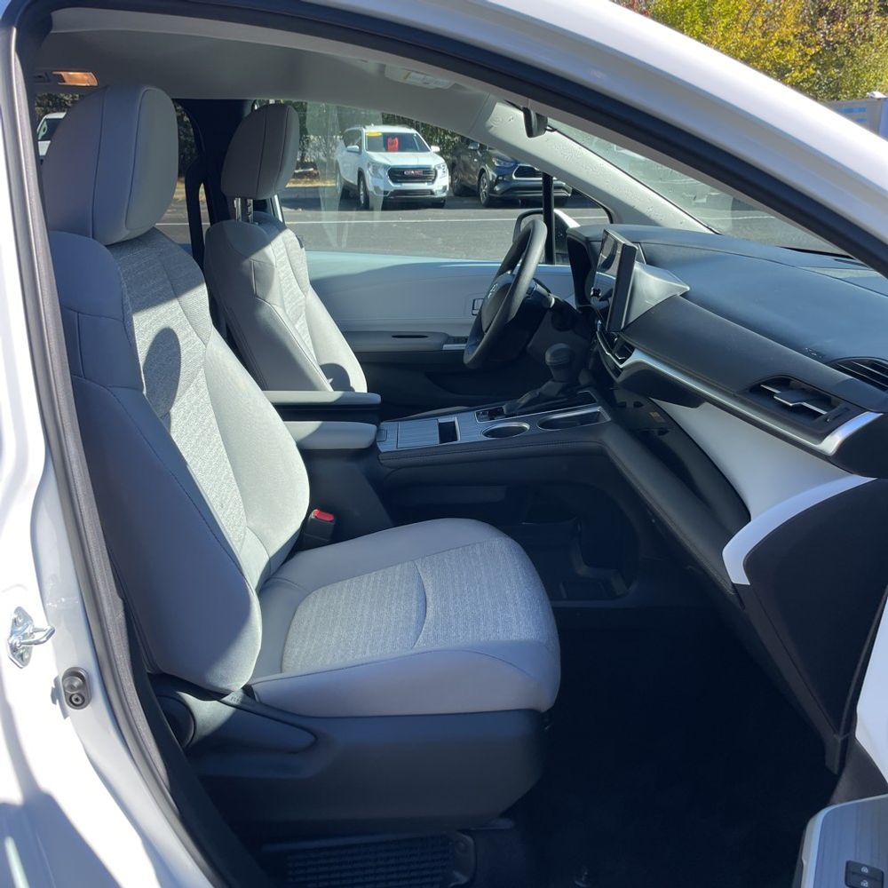 2025 Toyota Sienna LE 8-Passenger