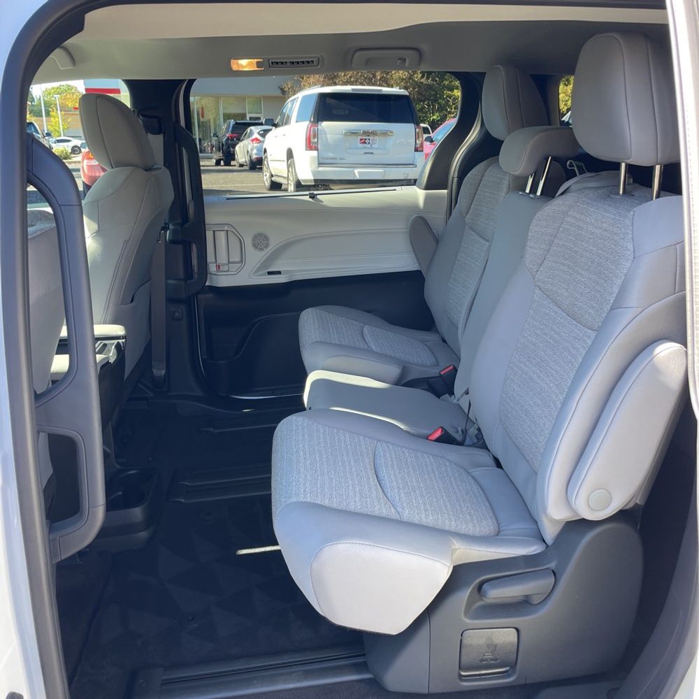 2025 Toyota Sienna LE 8-Passenger