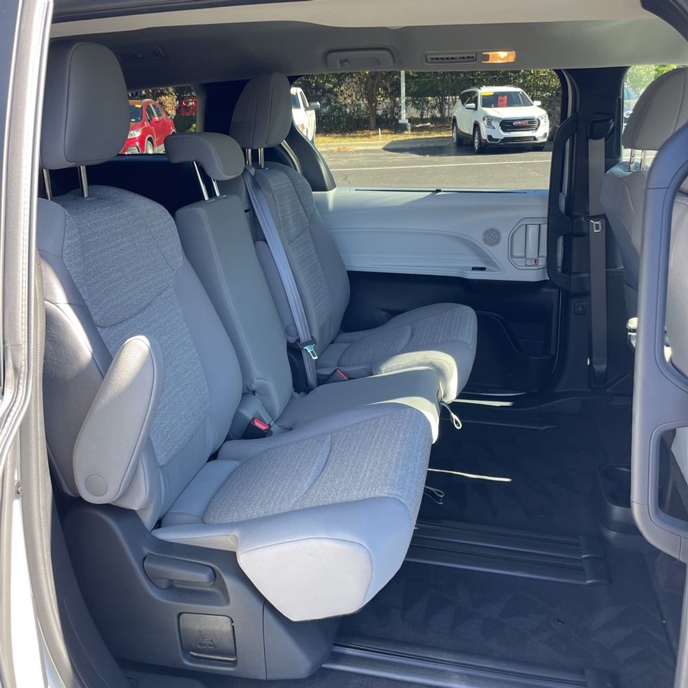 2025 Toyota Sienna LE 8-Passenger