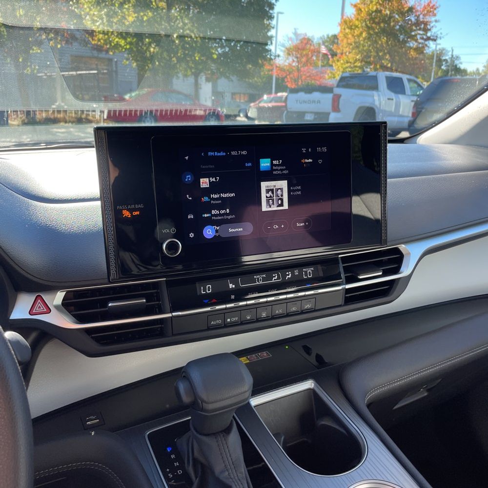 2025 Toyota Sienna LE 8-Passenger