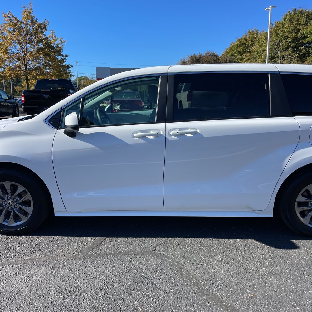 2025 Toyota Sienna LE 8-Passenger