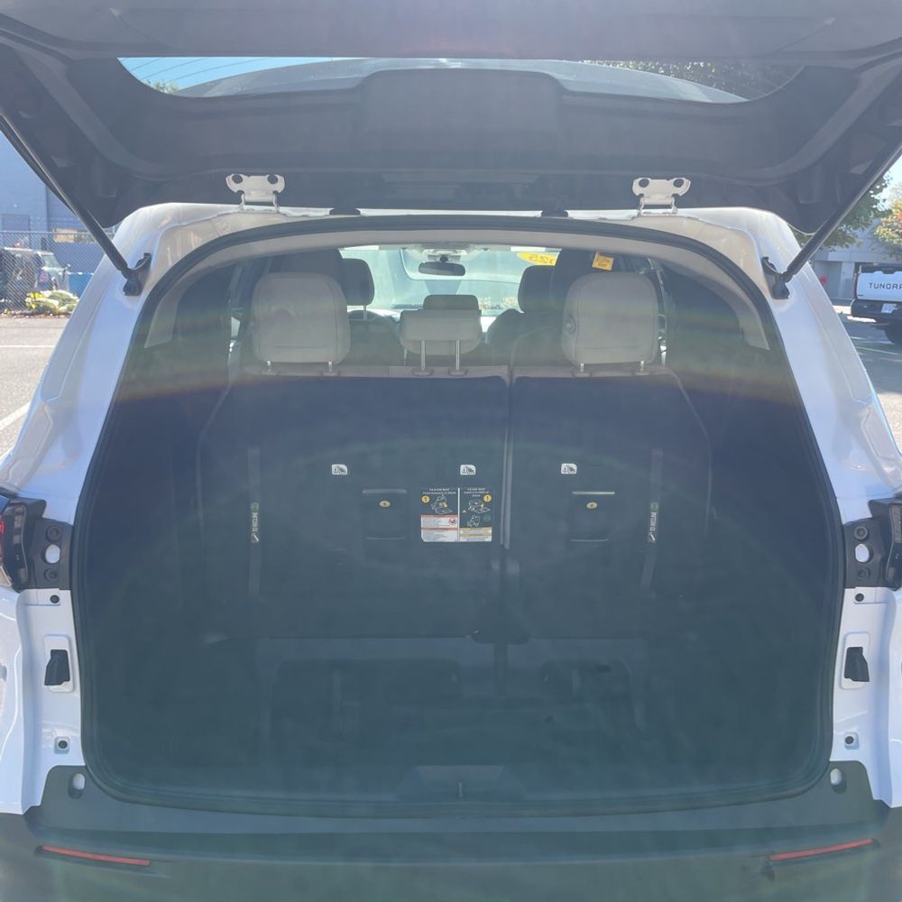 2025 Toyota Sienna LE 8-Passenger