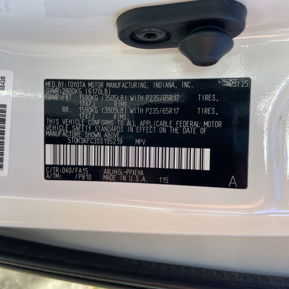2025 Toyota Sienna LE 8-Passenger