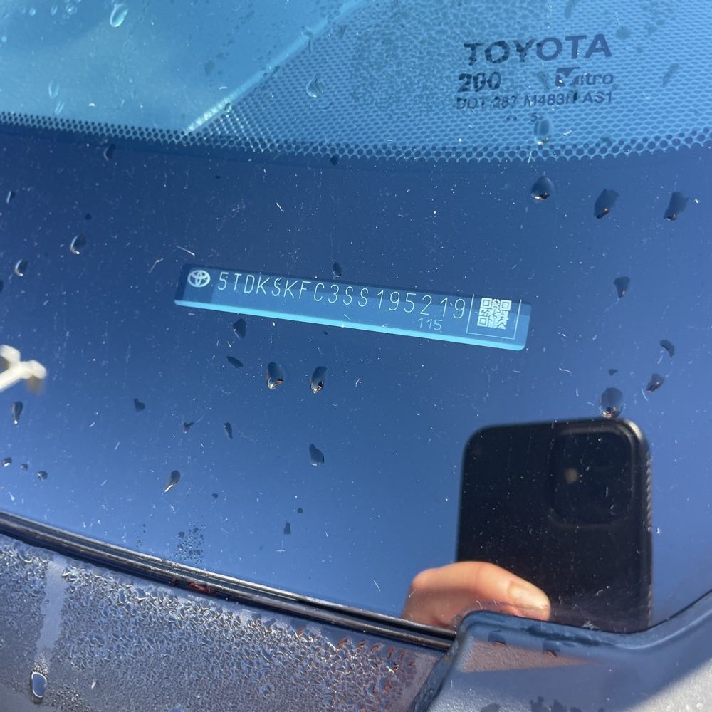 2025 Toyota Sienna LE 8-Passenger