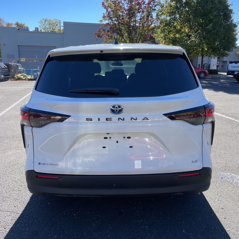 2025 Toyota Sienna LE 8-Passenger
