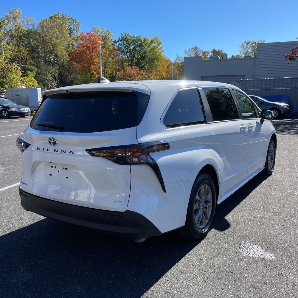 2025 Toyota Sienna LE 8-Passenger