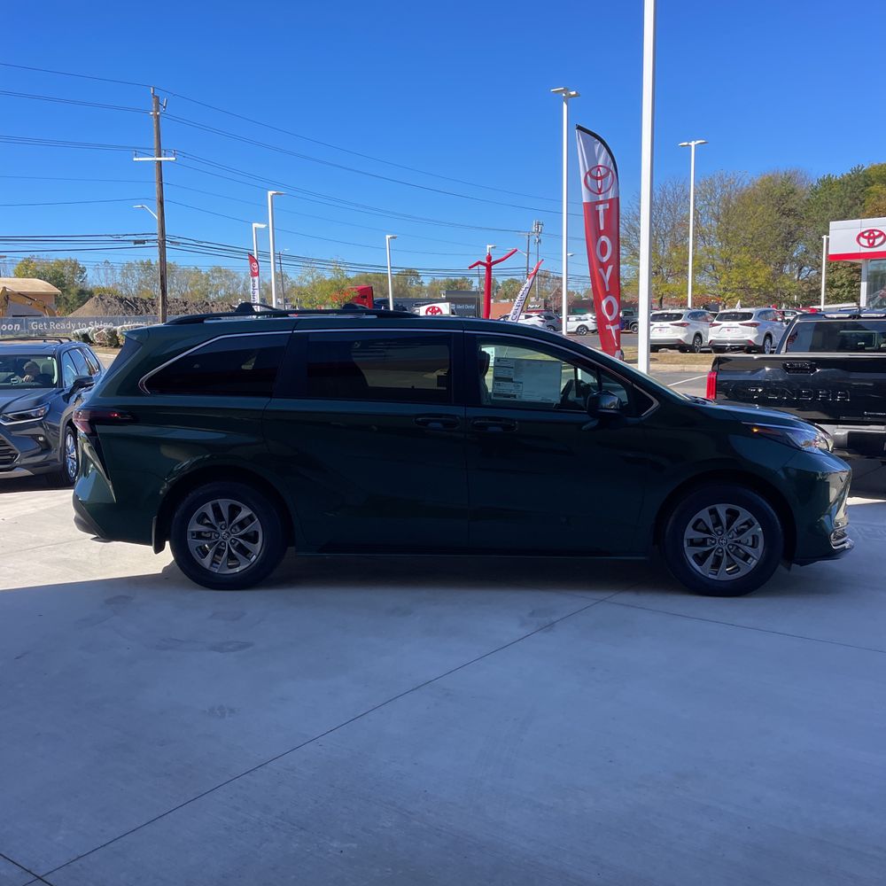 2025 Toyota Sienna LE 8-Passenger