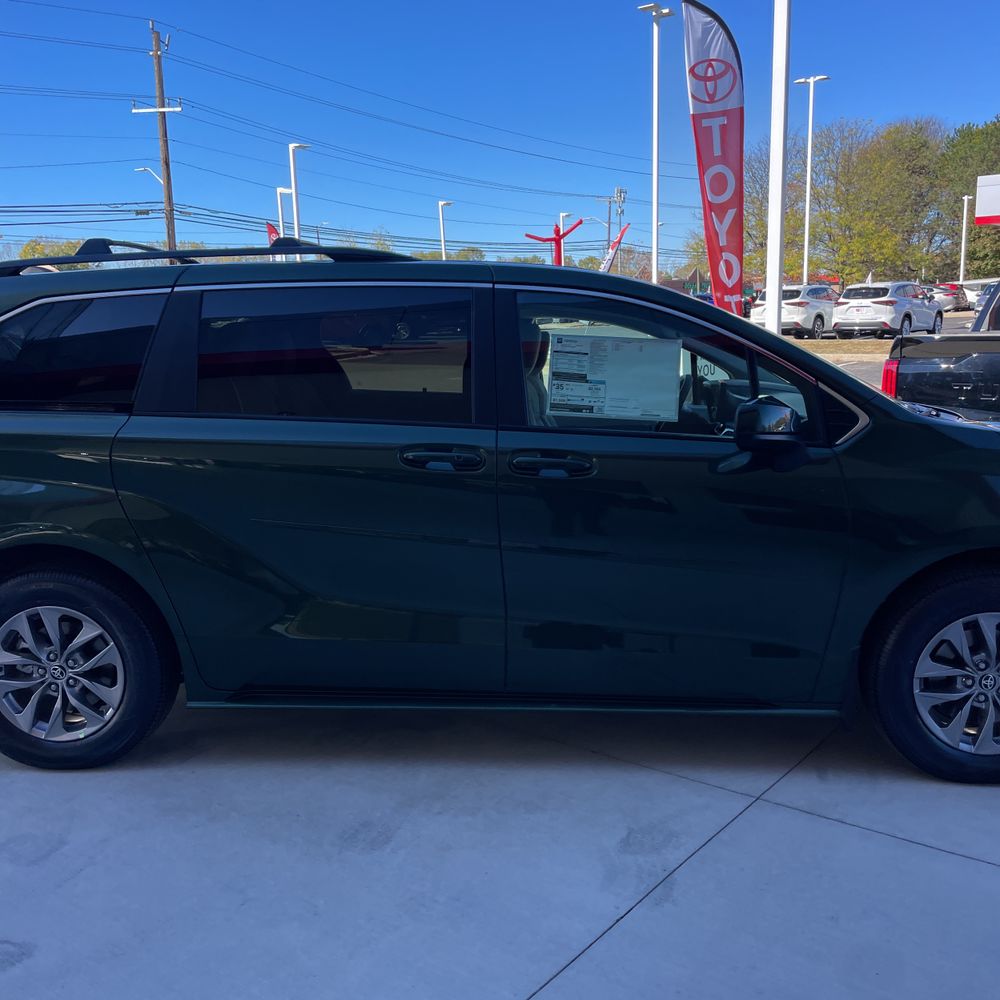 2025 Toyota Sienna LE 8-Passenger