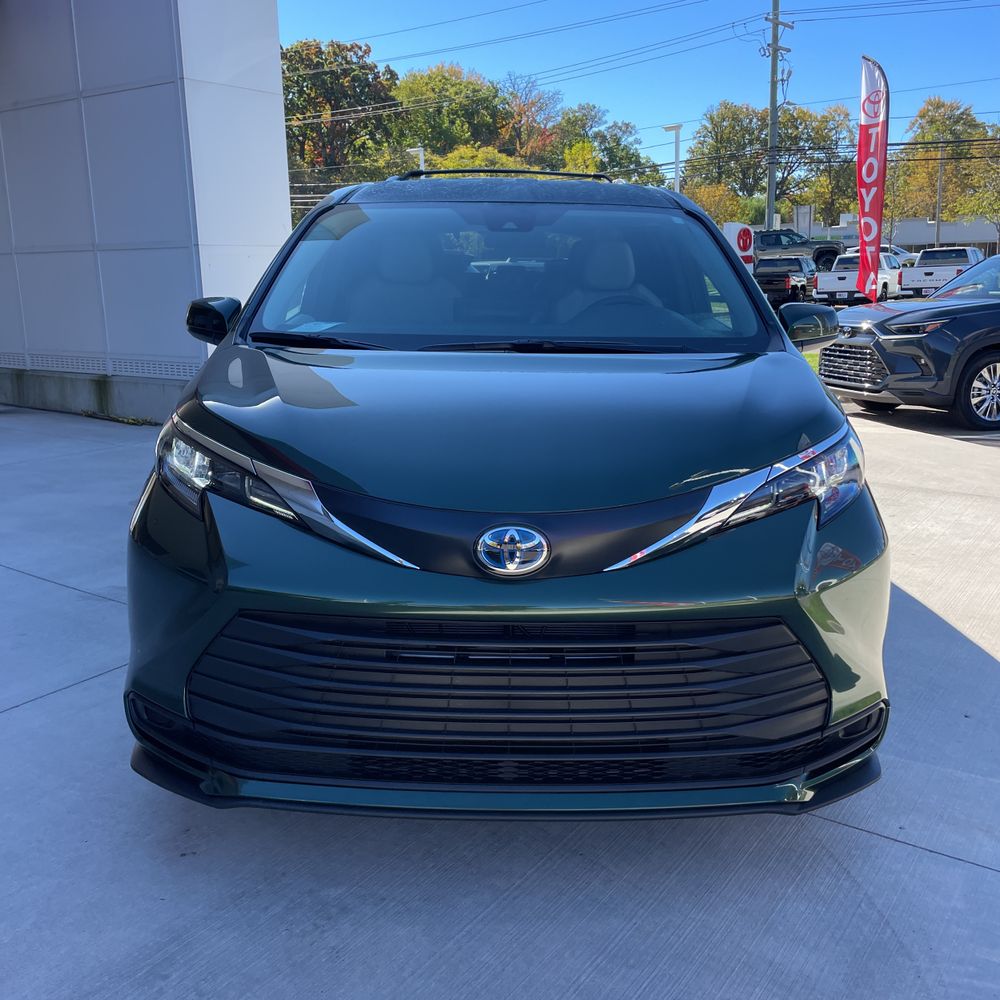 2025 Toyota Sienna LE 8-Passenger