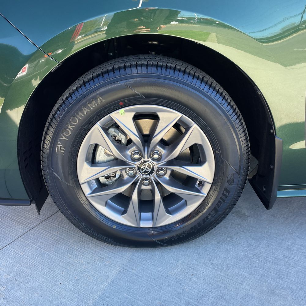 2025 Toyota Sienna LE 8-Passenger
