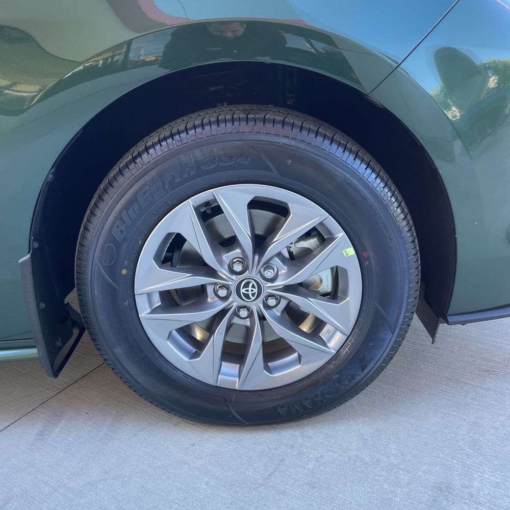 2025 Toyota Sienna LE 8-Passenger