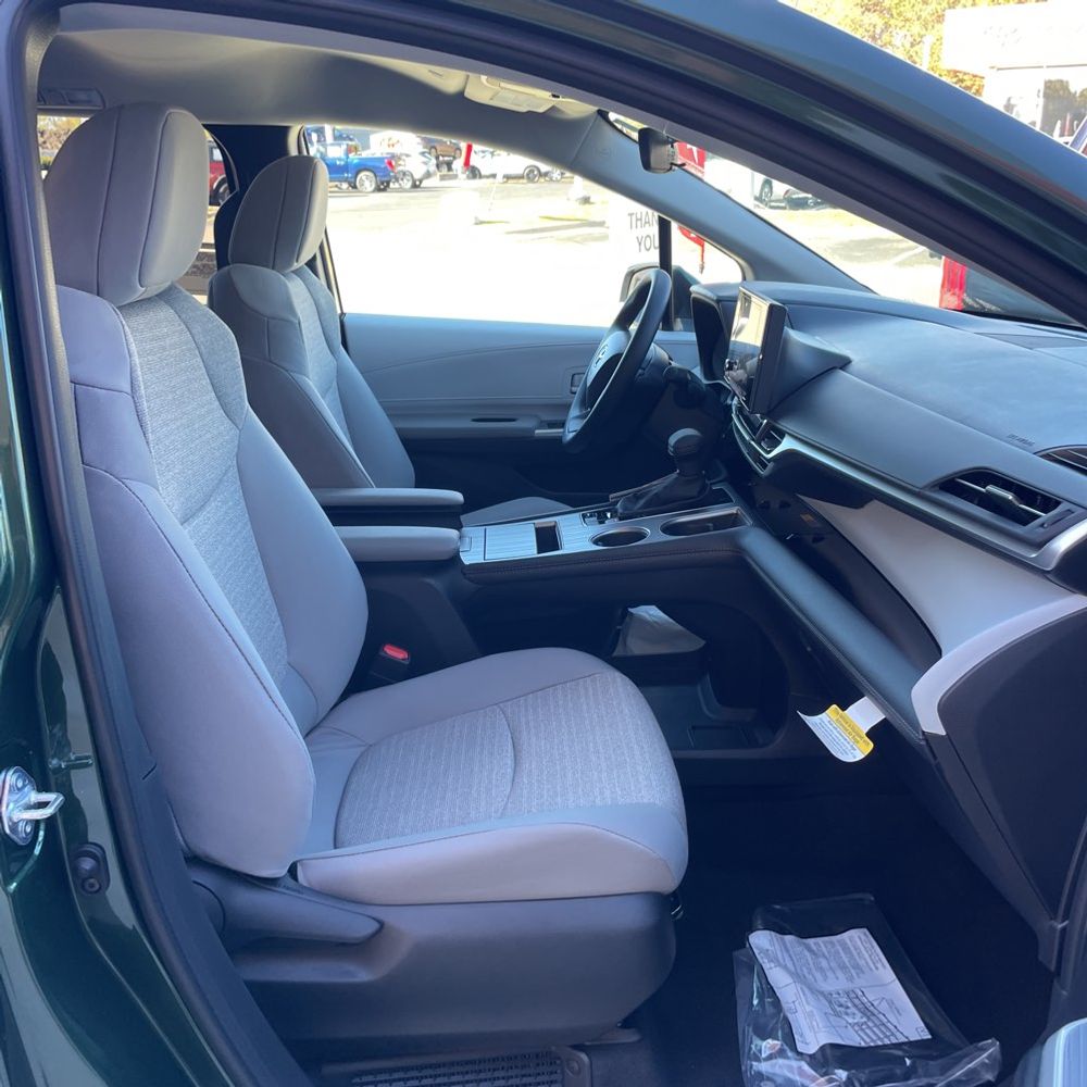 2025 Toyota Sienna LE 8-Passenger