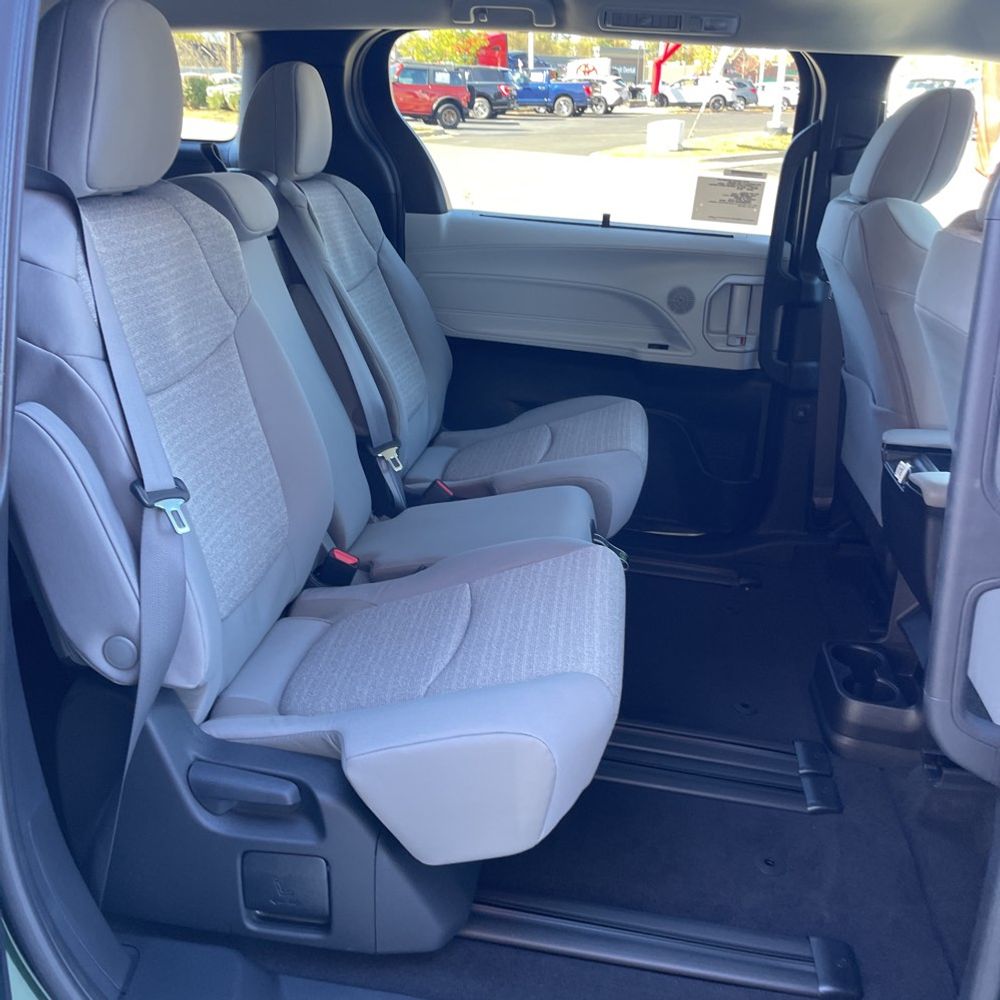 2025 Toyota Sienna LE 8-Passenger