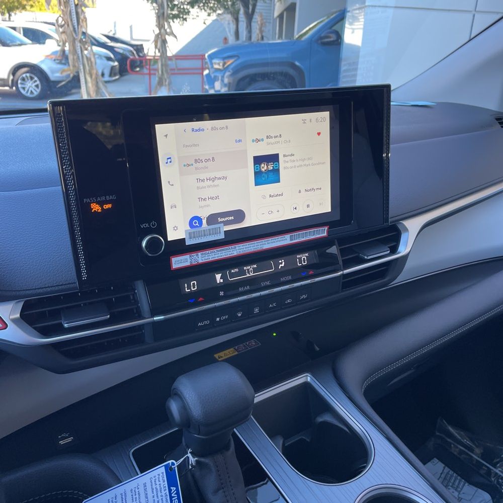 2025 Toyota Sienna LE 8-Passenger