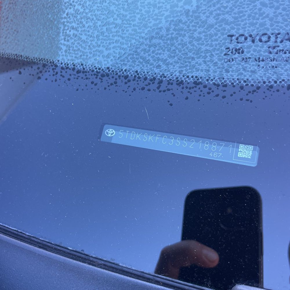 2025 Toyota Sienna LE 8-Passenger