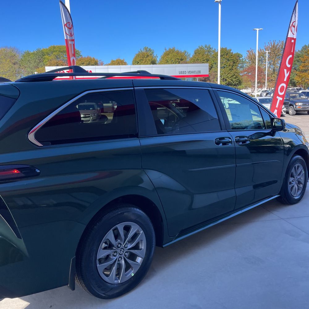 2025 Toyota Sienna LE 8-Passenger