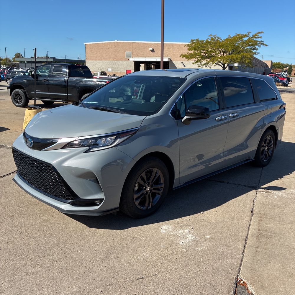 2024 Toyota Sienna XSE 7-Passenger