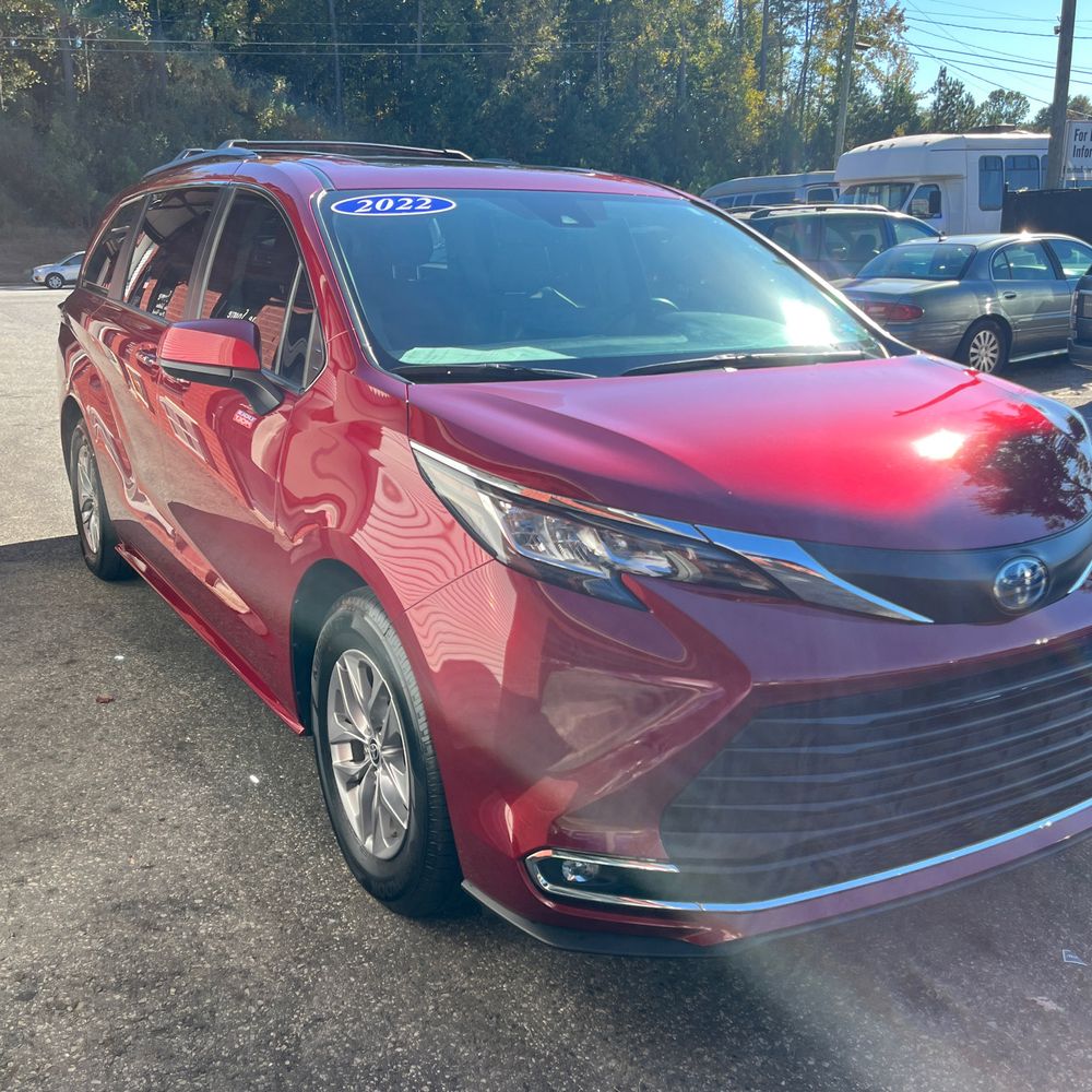 2022 Toyota Sienna XLE 8-Passenger