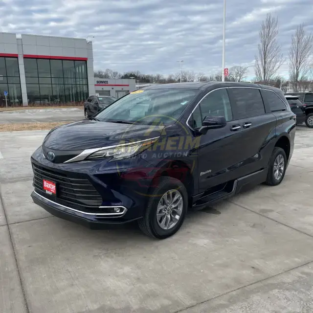 2023 Toyota Sienna XLE 8-Passenger