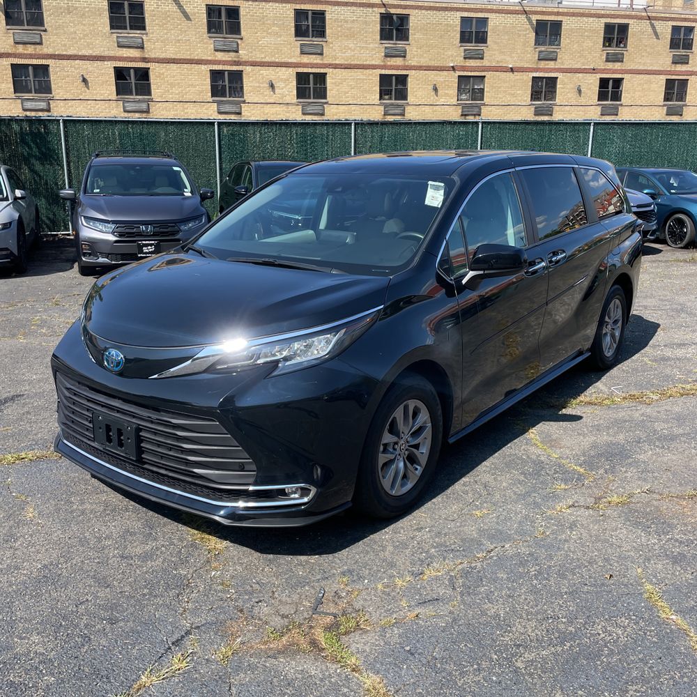 2022 Toyota Sienna XLE 7-Passenger