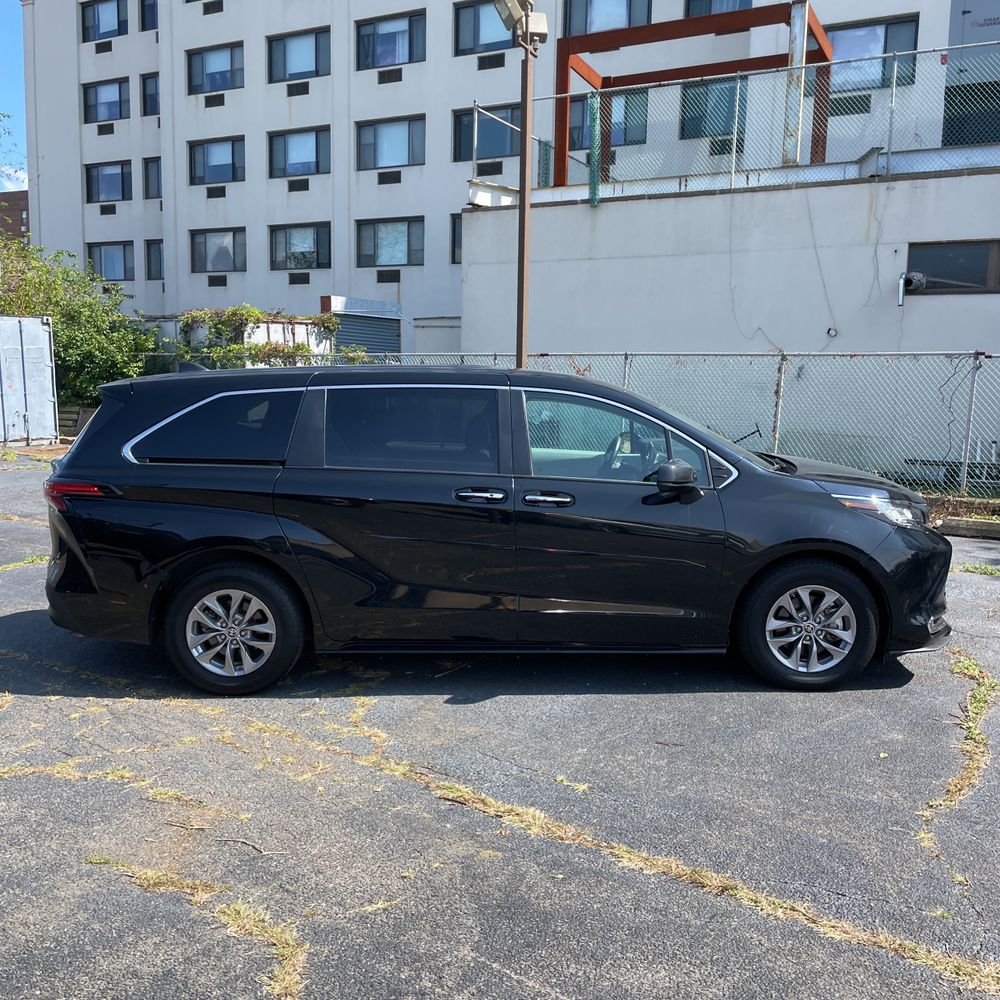 2022 Toyota Sienna XLE 7-Passenger