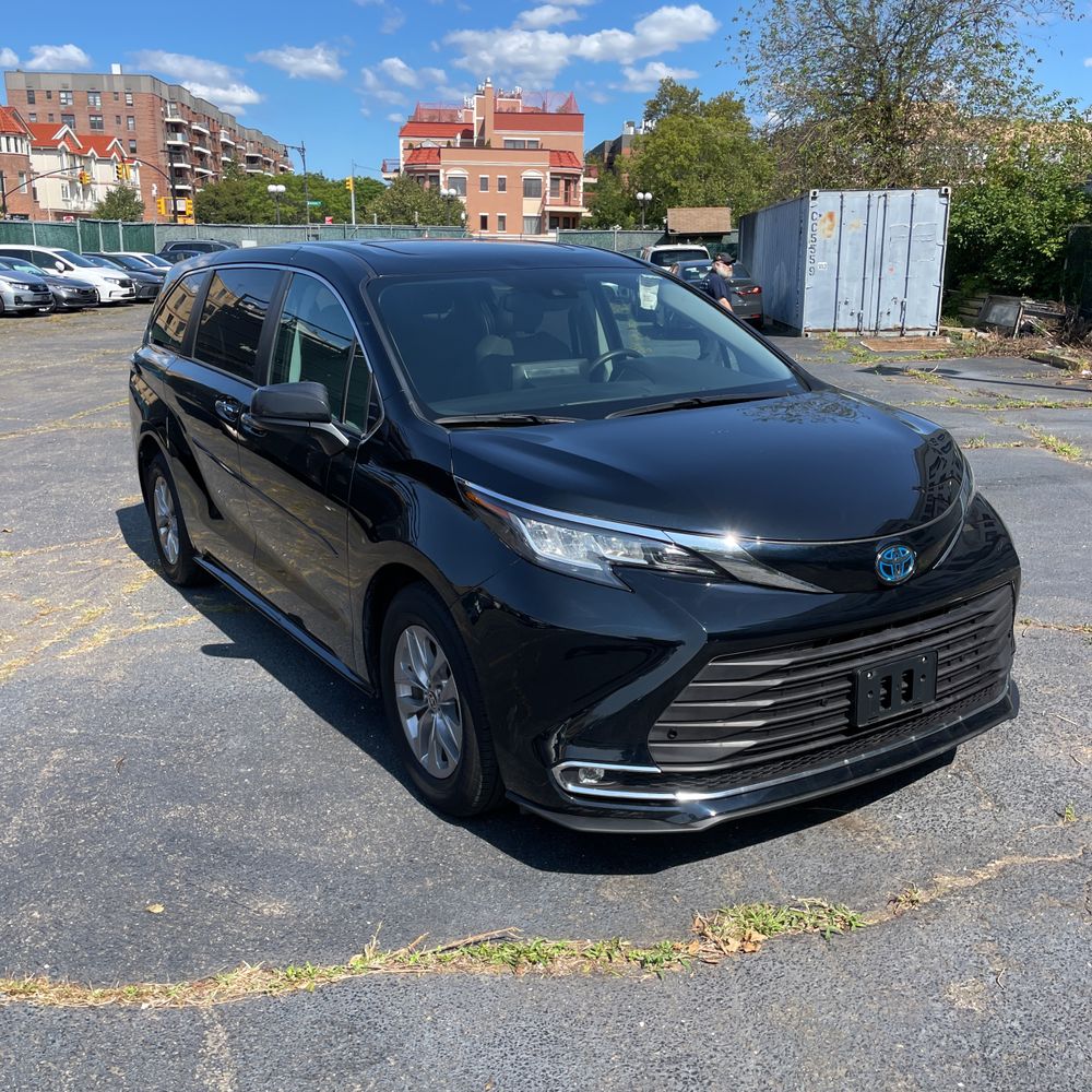 2022 Toyota Sienna XLE 7-Passenger