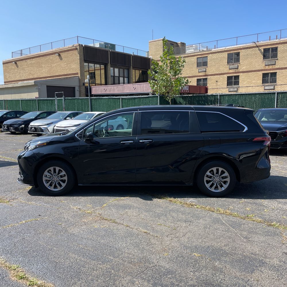 2022 Toyota Sienna XLE 7-Passenger