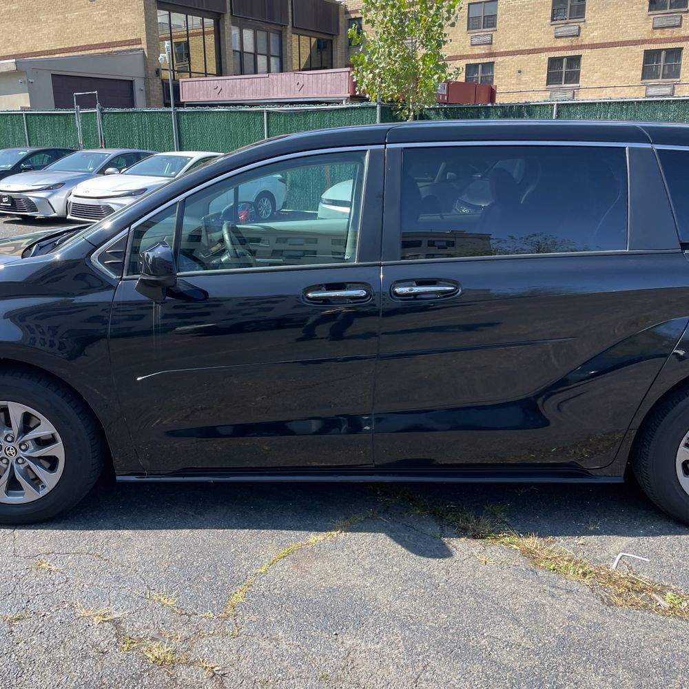 2022 Toyota Sienna XLE 7-Passenger