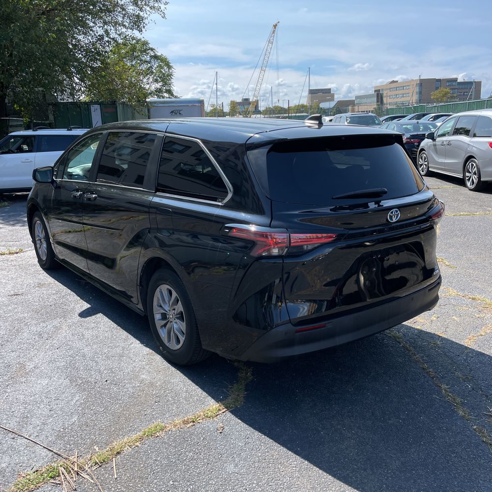 2022 Toyota Sienna XLE 7-Passenger