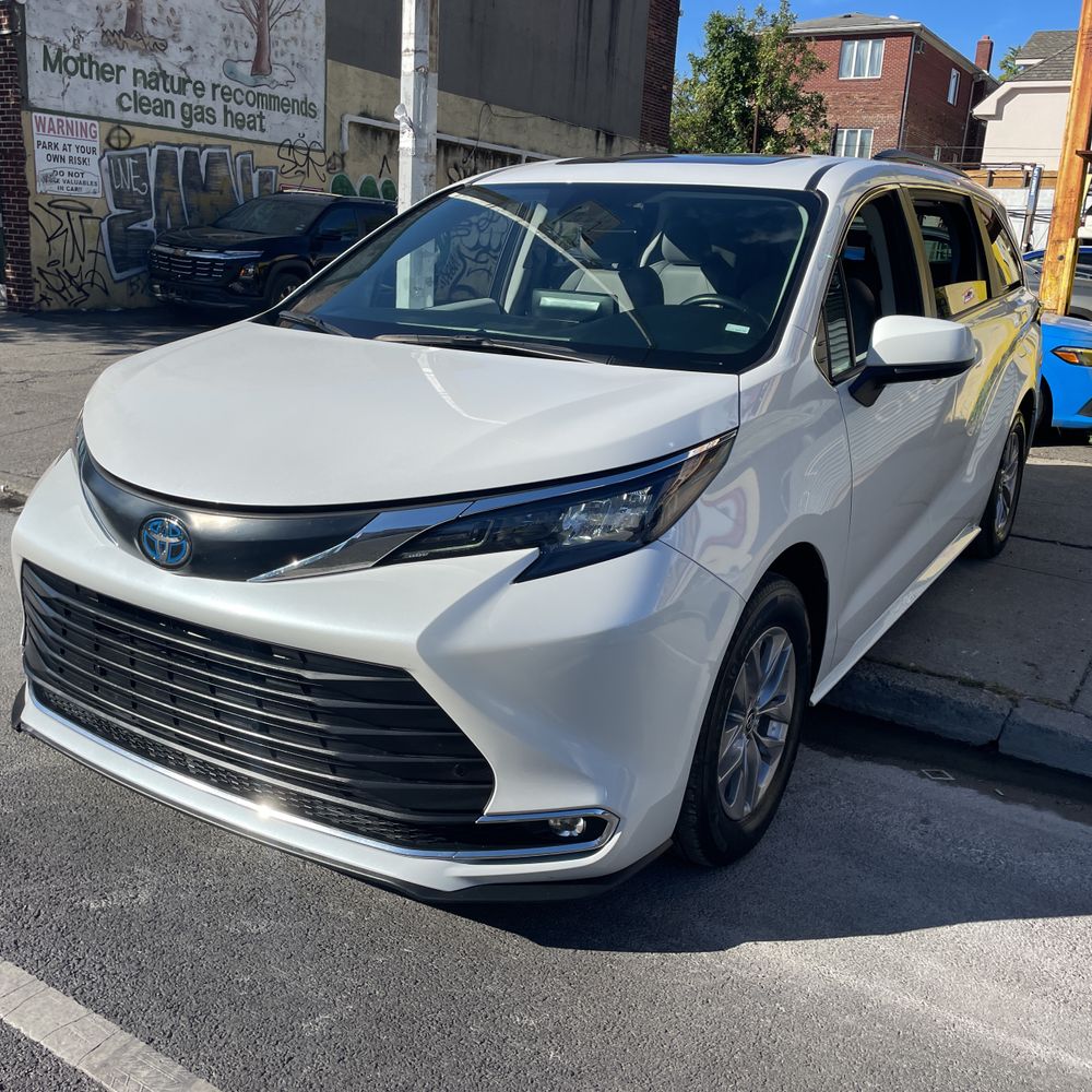 2024 Toyota Sienna XLE 8-Passenger