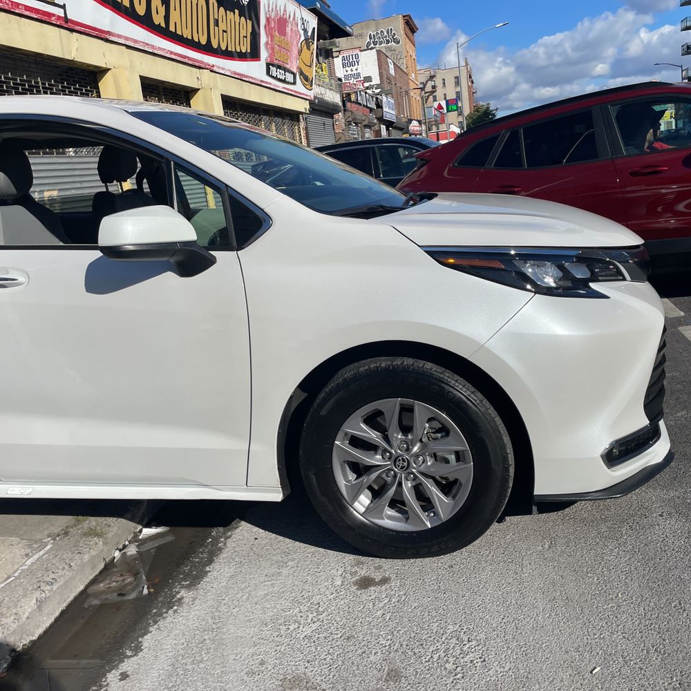 2024 Toyota Sienna XLE 8-Passenger