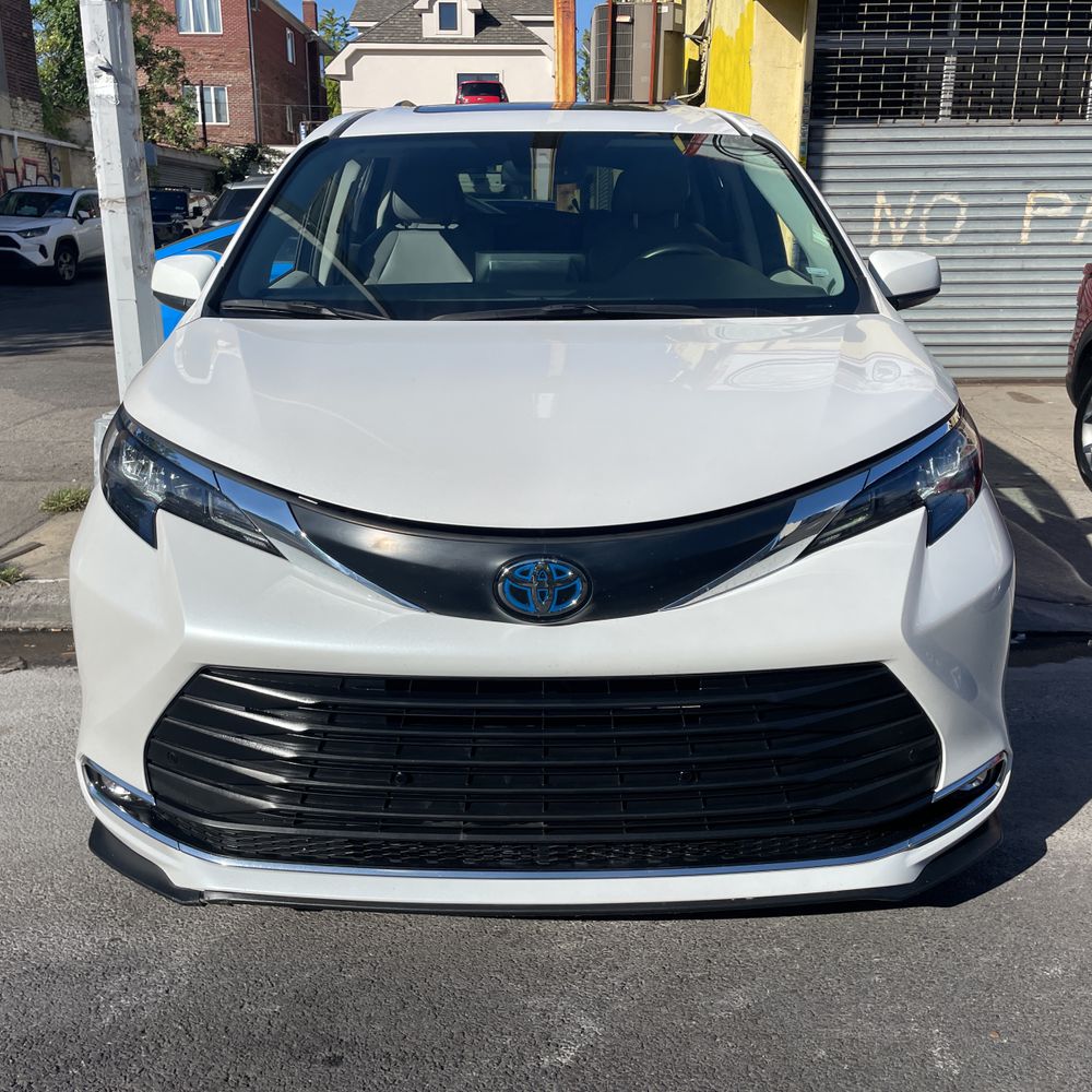 2024 Toyota Sienna XLE 8-Passenger