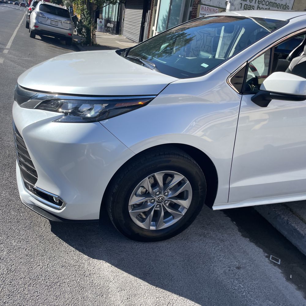 2024 Toyota Sienna XLE 8-Passenger
