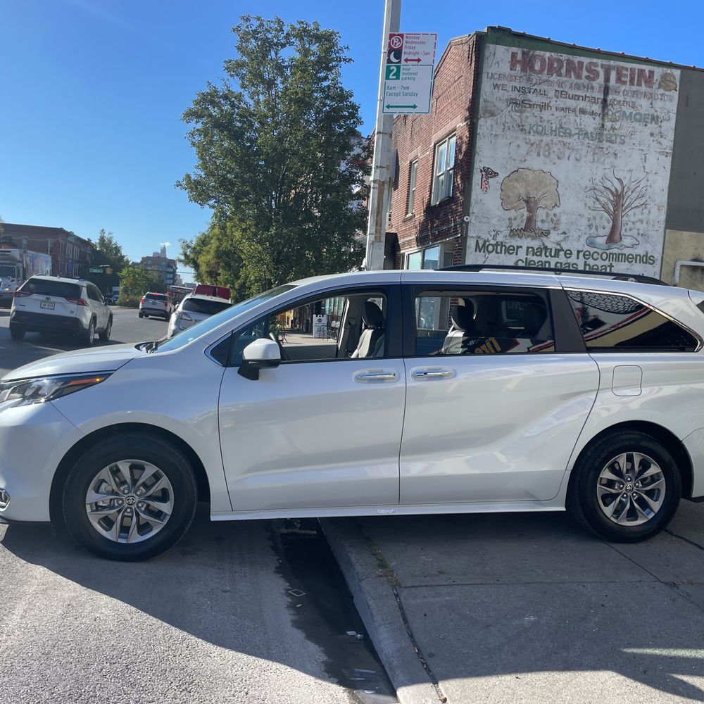 2024 Toyota Sienna XLE 8-Passenger