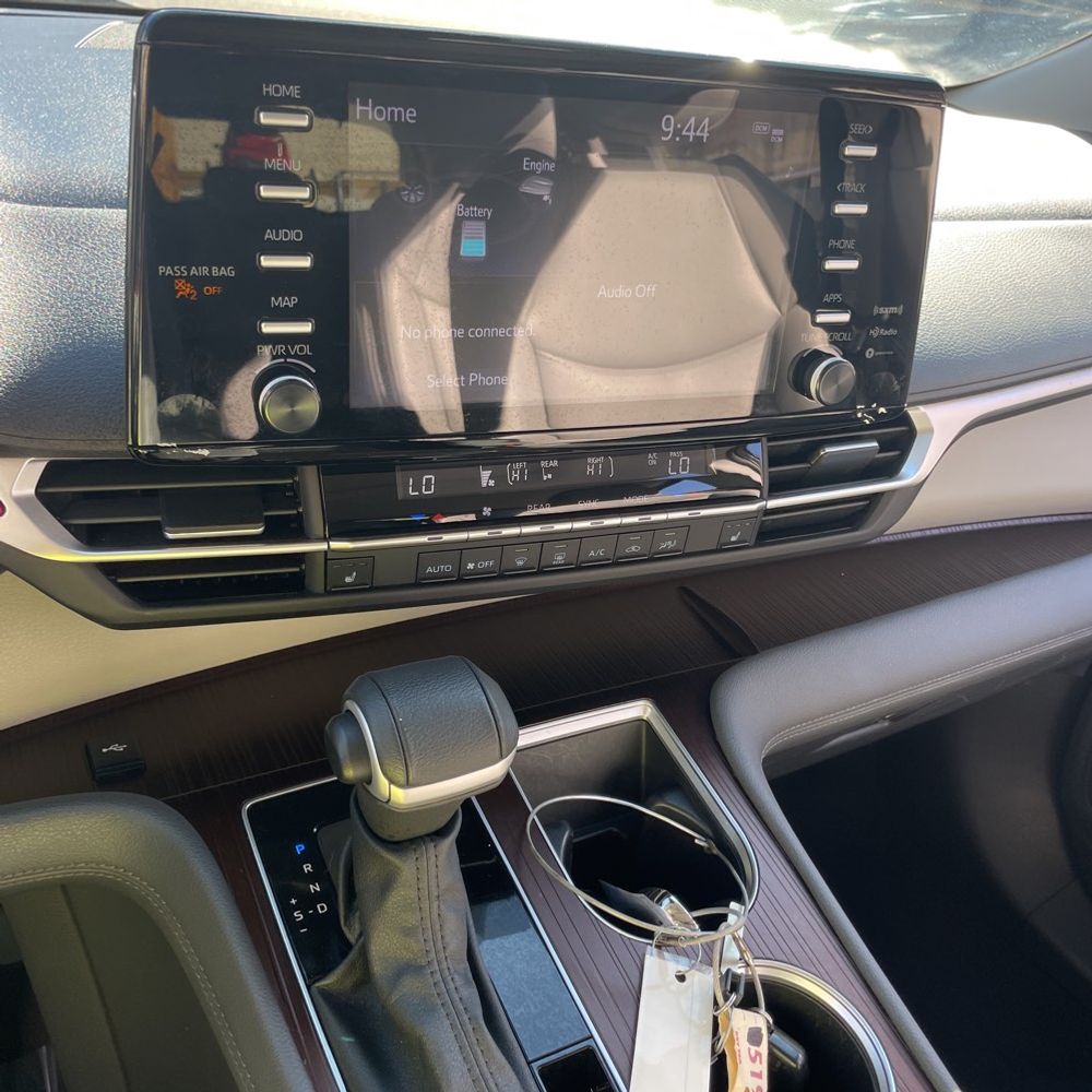 2024 Toyota Sienna XLE 8-Passenger