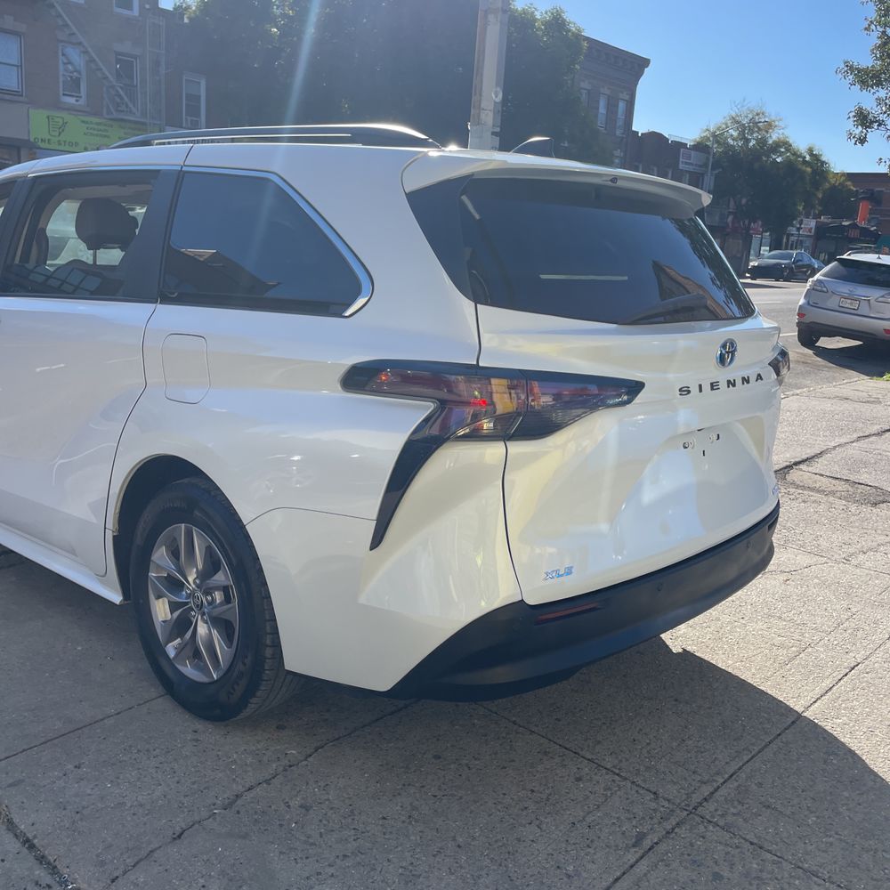 2024 Toyota Sienna XLE 8-Passenger