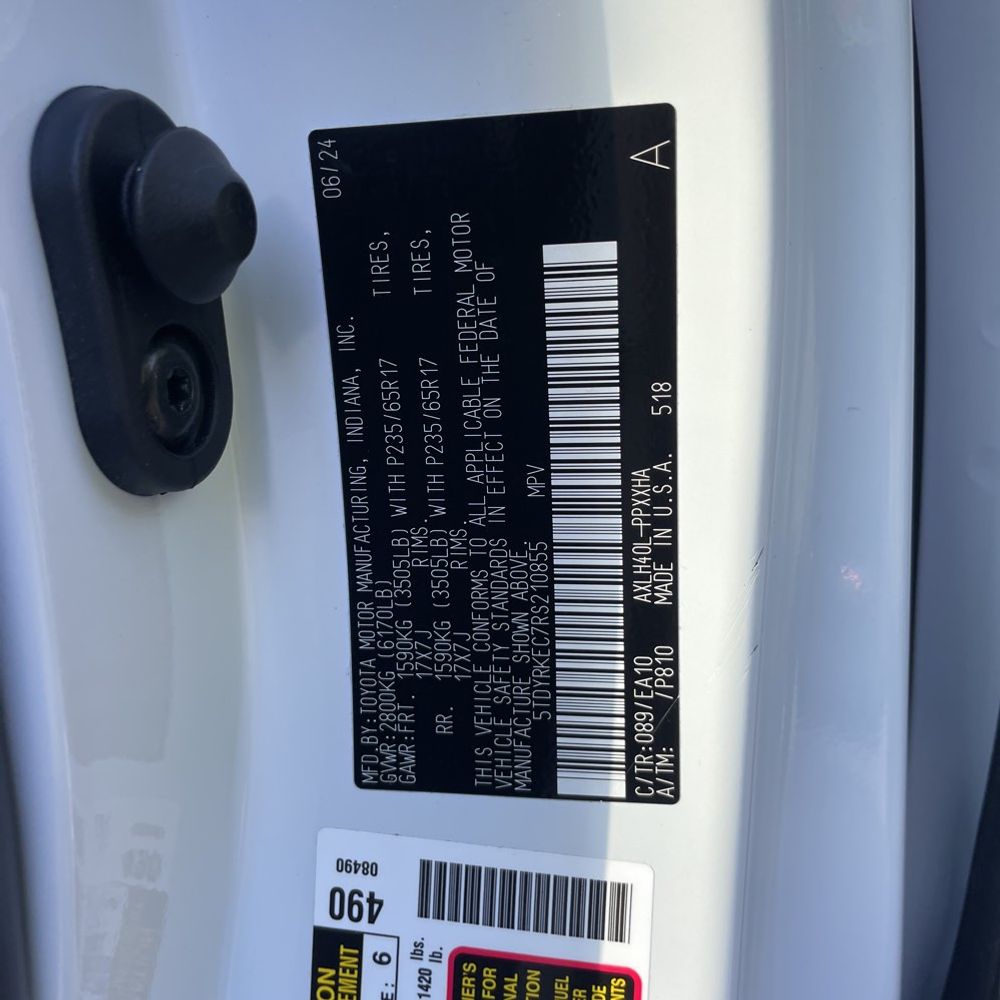 2024 Toyota Sienna XLE 8-Passenger