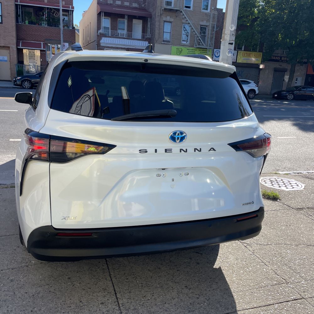 2024 Toyota Sienna XLE 8-Passenger