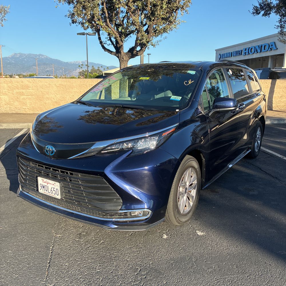 2024 Toyota Sienna XLE 8-Passenger