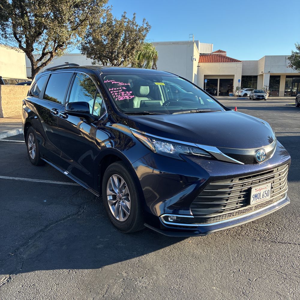 2024 Toyota Sienna XLE 8-Passenger