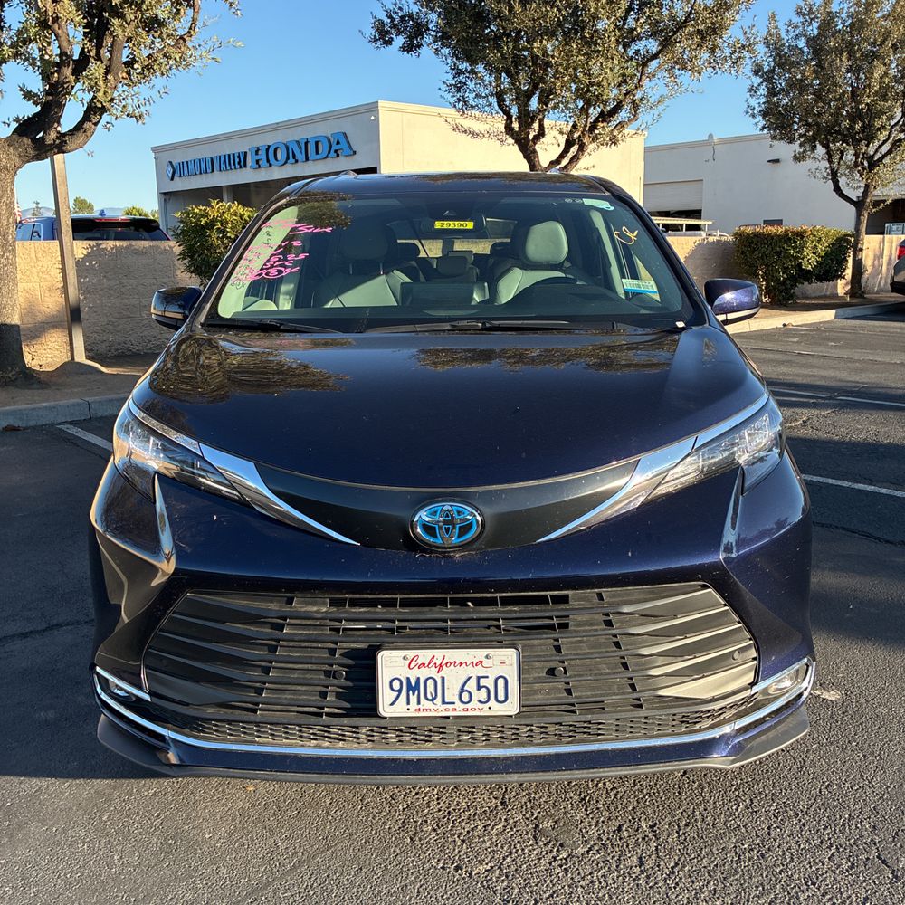 2024 Toyota Sienna XLE 8-Passenger
