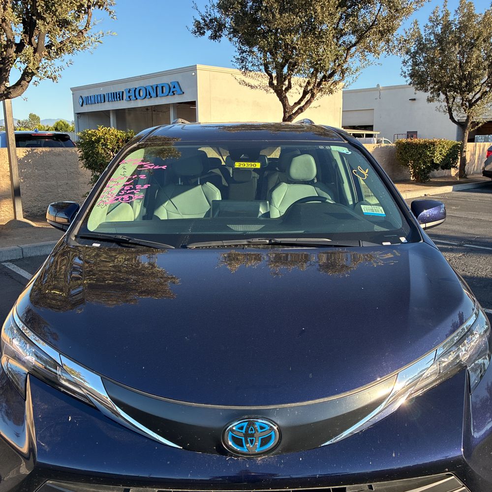 2024 Toyota Sienna XLE 8-Passenger