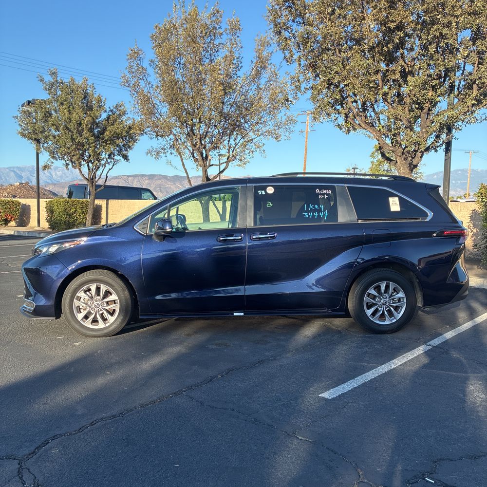 2024 Toyota Sienna XLE 8-Passenger