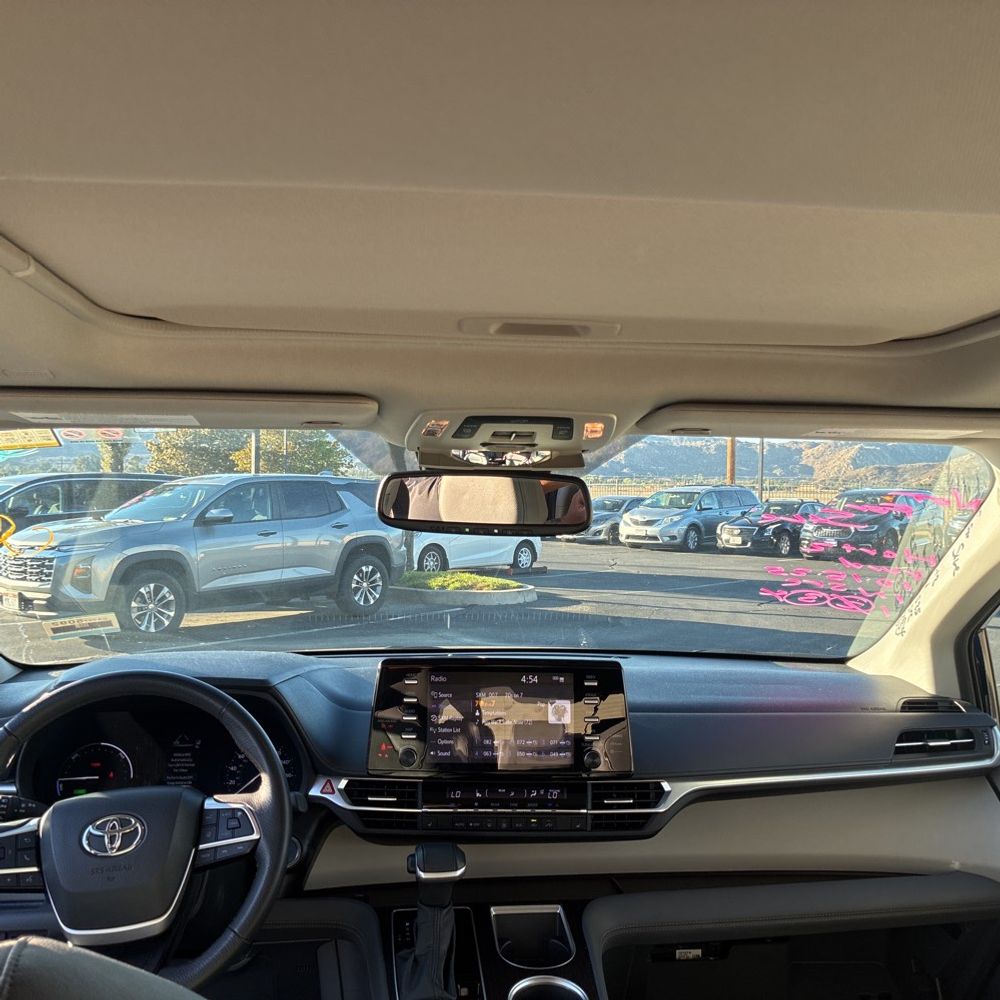 2024 Toyota Sienna XLE 8-Passenger