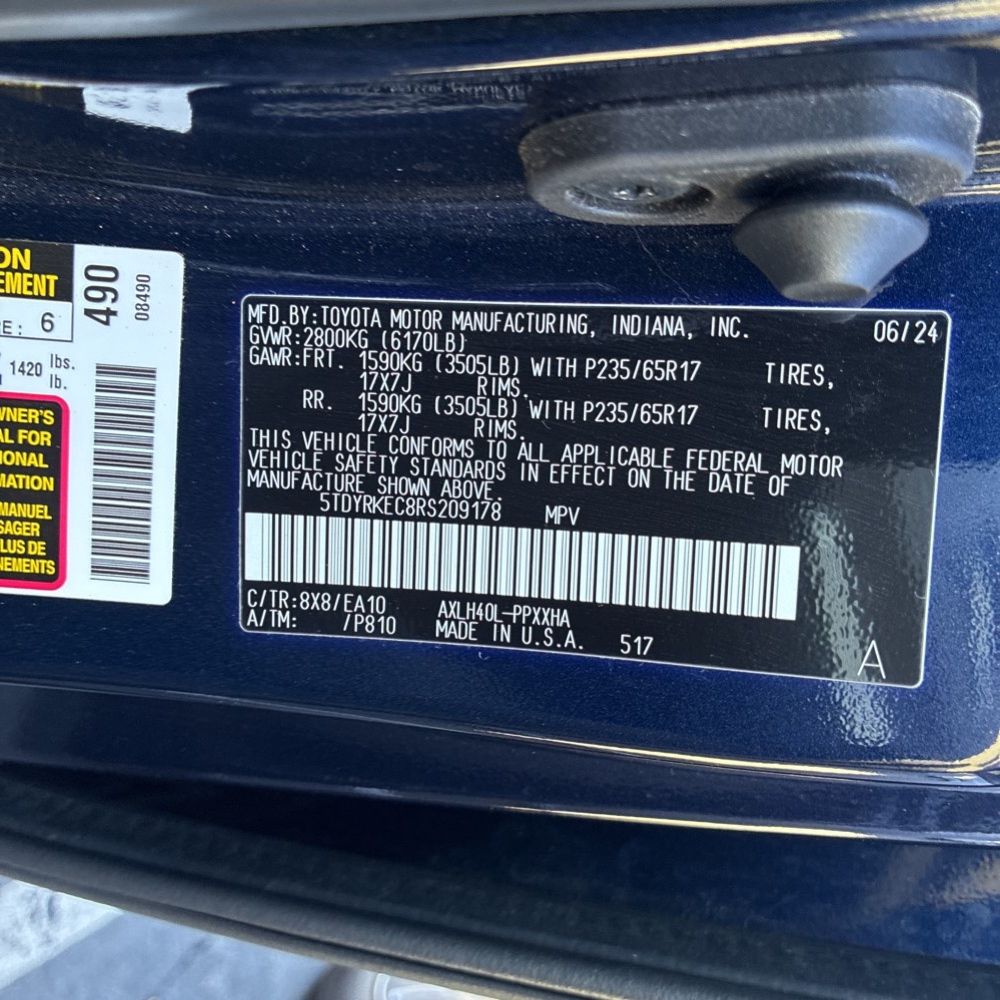 2024 Toyota Sienna XLE 8-Passenger