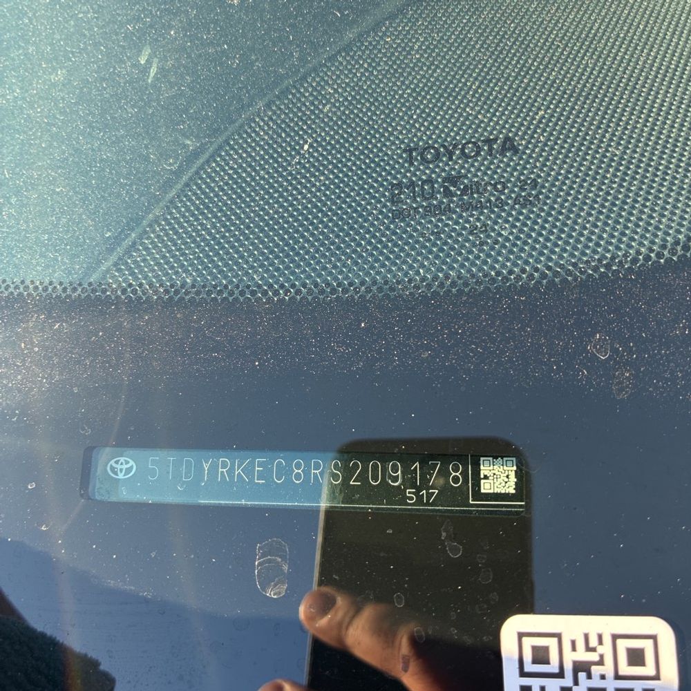 2024 Toyota Sienna XLE 8-Passenger